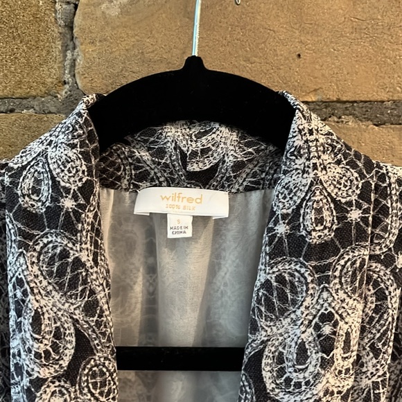 Aritzia WILFRED Sabine Paisley Lace Print Silk Crepe Faux Wrap Mini Dress - Picture 2 of 7